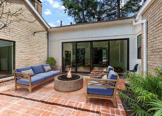 Property at 17 Fairway Dr, Conroe, TX 77304, 4 beds, 2 baths