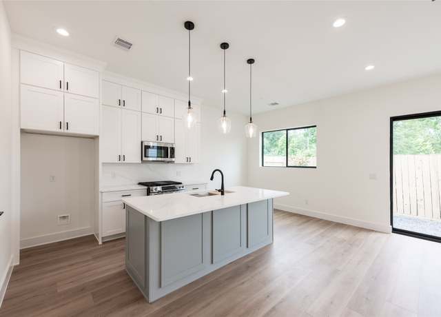 Property at 6135 Pacific Forest Dr, Houston, TX 77091, 3 beds, 2.5 baths