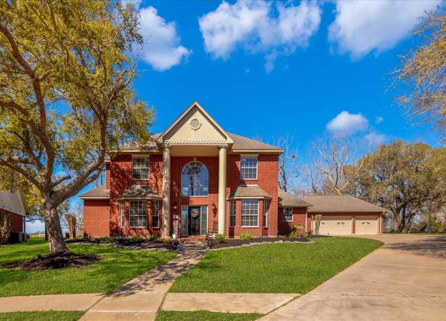 Property at 210 River Oaks Dr, Lake Jackson, TX 77566, 4 beds, 4 baths