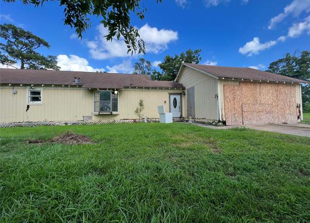 Property at 17102 River Rd, Channelview, TX 77530, 5 beds, 2 baths