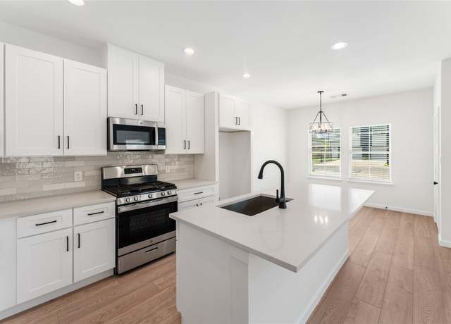 Property at 5025 Rapido Rd, Houston, TX 77033, 3 beds, 2 baths