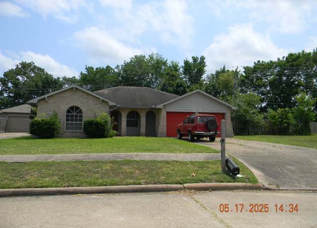 Property at 10635 Tenneta Dr, Houston, TX 77099, 3 beds, 2 baths