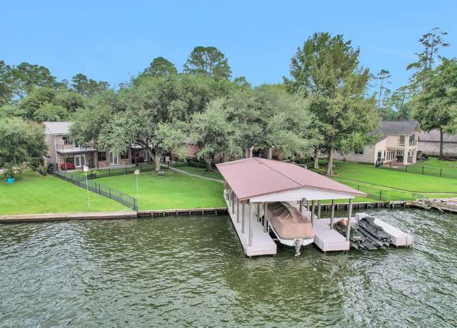 Property at 14096 Lakepoint Dr, Willis, TX 77318, 4 beds, 3.5 baths