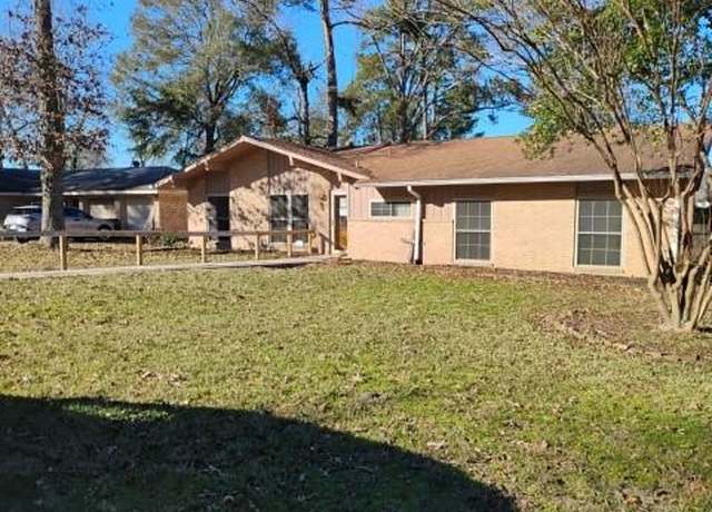 Property at 210 Red Oak St, Livingston, TX 77351, 3 beds, 2 baths