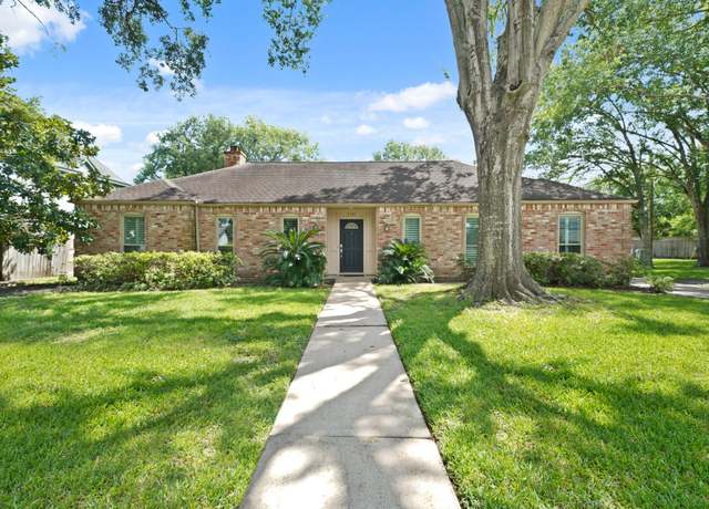 Property at 3103 Fairway Dr, Sugar Land, TX 77478, 4 beds, 2.5 baths