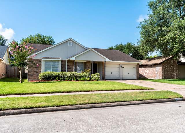 Property at 10910 Mesquite Dr, La Porte, TX 77571, 3 beds, 2 baths