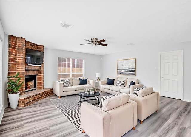 Property at 4523 Natural Bridge Dr, Kingwood, TX 77345, 4 beds, 2.5 baths