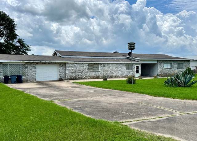 Property at 430 Hooks Rd, Livingston, TX 77351, 4 beds, 2.5 baths