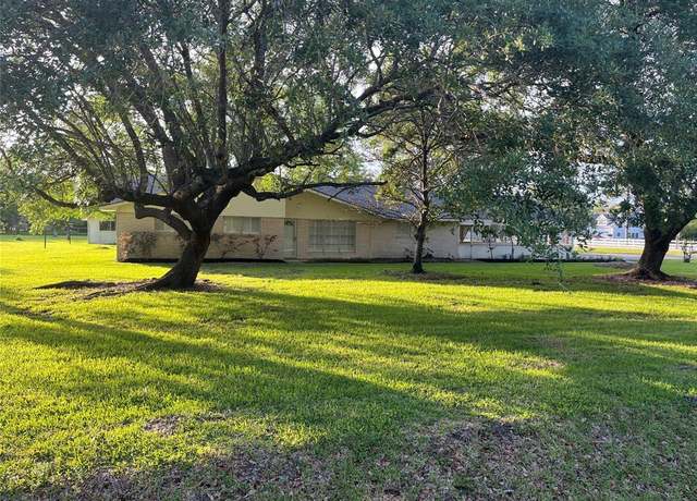 Property at 902 Clover Ridge Ave, Friendswood, TX 77546, 5 beds, 2.5 baths
