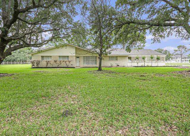 Property at 902 Clover Ridge Ave, Friendswood, TX 77546, 5 beds, 2.5 baths