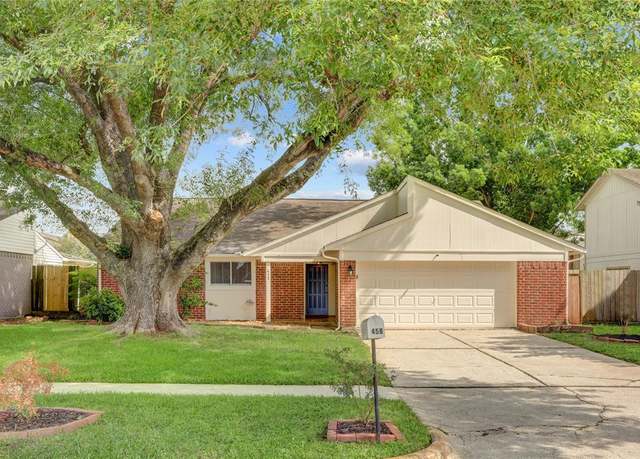 Property at 458 Tresvant Dr, Houston, TX 77598, 3 beds, 2 baths