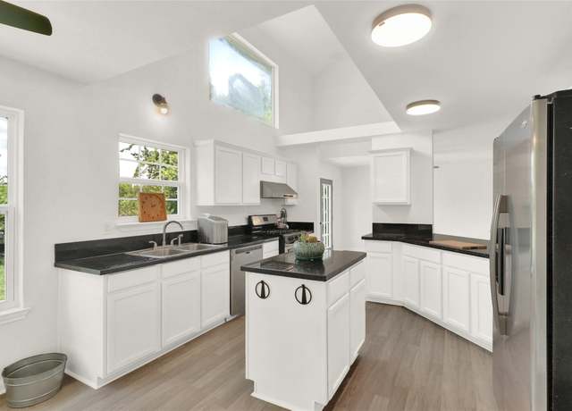Property at 7210 Windstalkers Way, Santa Fe, TX 77517, 5 beds, 3 baths