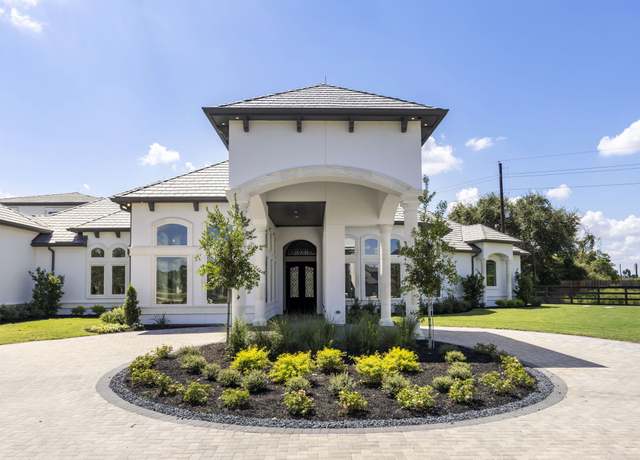 Property at 2 Little Sorrell Ct, Tomball, TX 77377, 7 beds, 4.5 baths