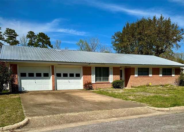 Property at 1406 W Dogwood, Woodville, TX 75979, 3 beds, 1.5 baths