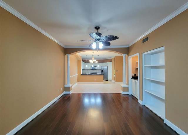 Property at 2111 Welch St Unit B109, Houston, TX 77019, 2 beds, 1.5 baths