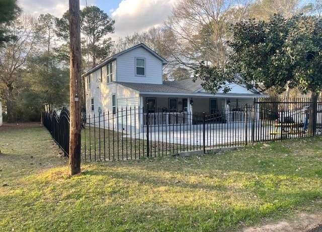 Property at 820 S Railroad Ave, Shepherd, TX 77371, 5 beds, 3 baths