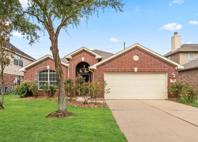 Property at 2039 Wembley Way, Rosenberg, TX 77471, 3 beds, 2 baths