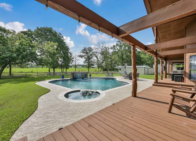 Property at 28540 Lynnwood Ln, Hempstead, TX 77445, 3 beds, 2.5 baths