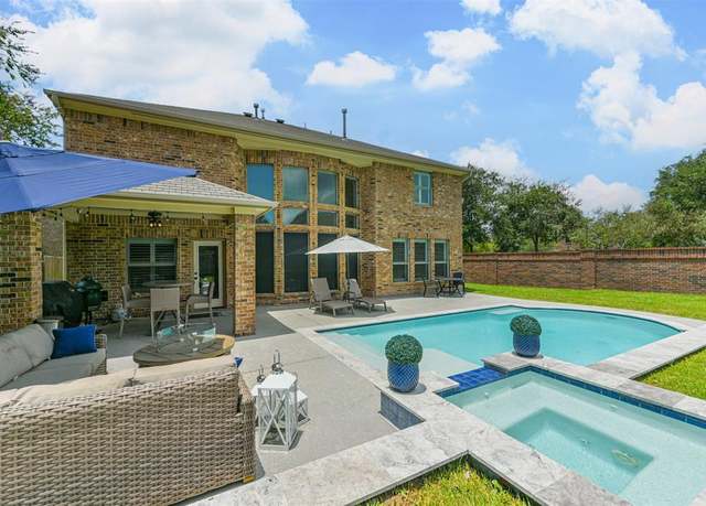 Property at 2810 Veneto Ct, League City, TX 77573, 4 beds, 3.5 baths