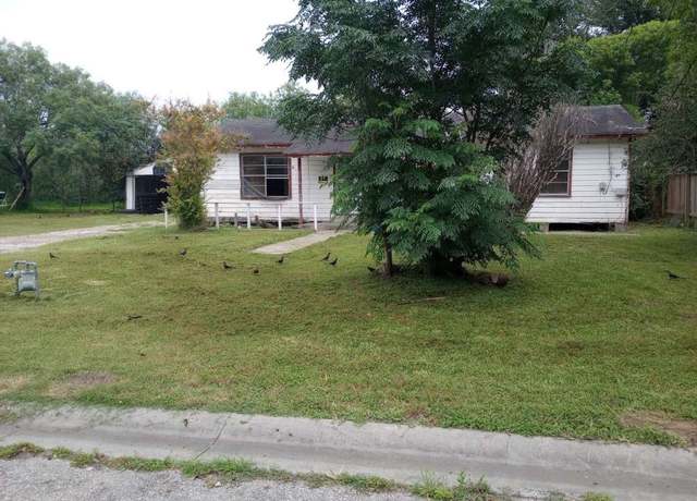 Property at 709 Avenue F, Sinton, TX 78387, 4 beds, 1 bath