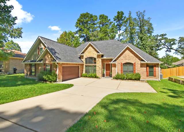 Property at 1921 Rollingwood Dr, Huntsville, TX 77340, 4 beds, 3 baths