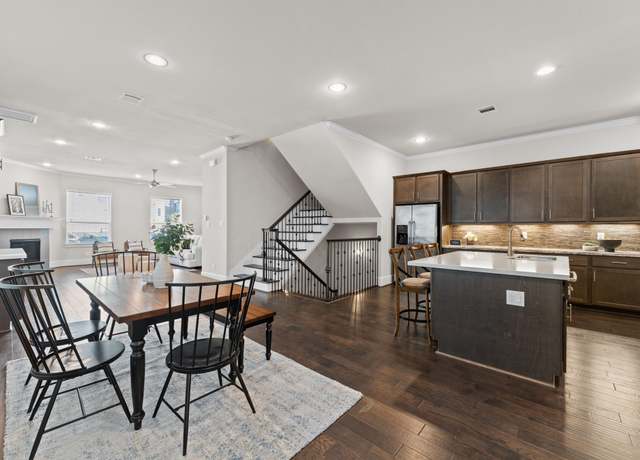 Property at 1022 W 26th St, Houston, TX 77008, 3 beds, 3.5 baths