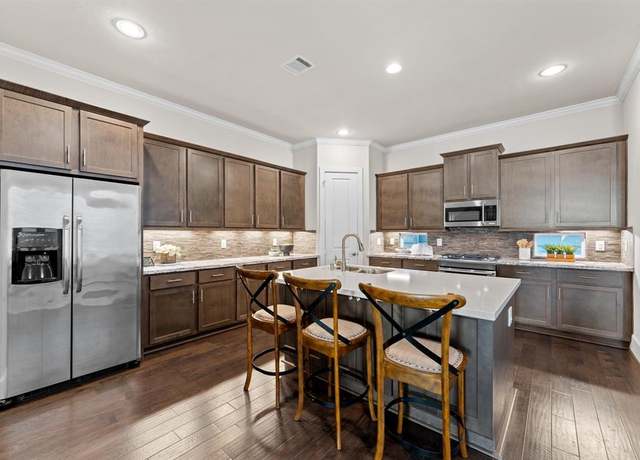 Property at 1022 W 26th St, Houston, TX 77008, 3 beds, 3.5 baths
