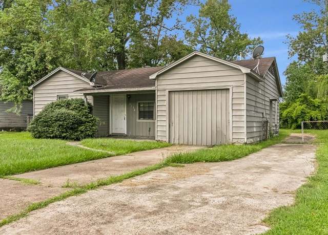 Property at 2228 Norwood Dr, Orange, TX 77630, 3 beds, 1 bath