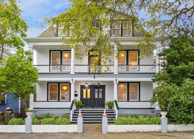 Property at 1607 Avenue L, Galveston, TX 77550, 6 beds, 6 baths