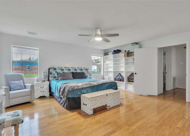 Property at 2252 Hawk Meadows Rd, Pearland, TX 77581, 3 beds, 2 baths