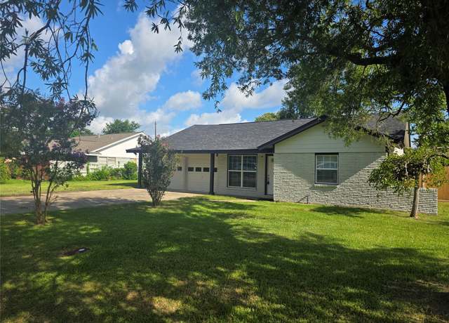 Property at 121 Tanglewood St, Baytown, TX 77520, 3 beds, 1.5 baths