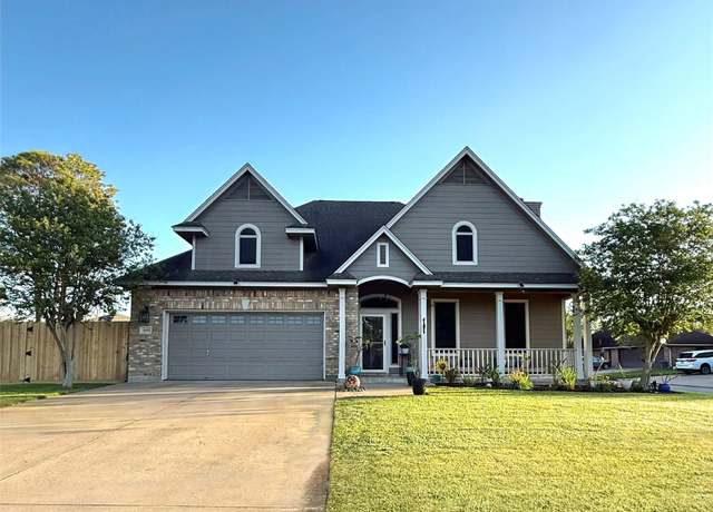 Property at 400 S Amherst Dr, West Columbia, TX 77486, 3 beds, 2.5 baths