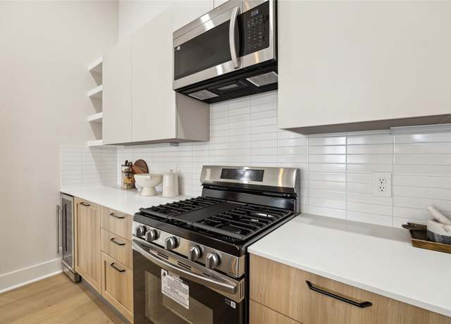 Property at 3907B Tulane St, Houston, TX 77018, 3 beds, 3.5 baths