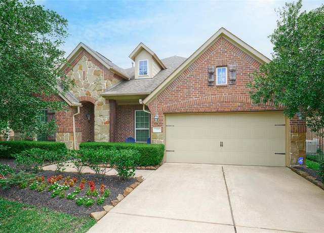 Property at 38 S Pinto Point Cir, The Woodlands, TX 77389, 4 beds, 5 baths