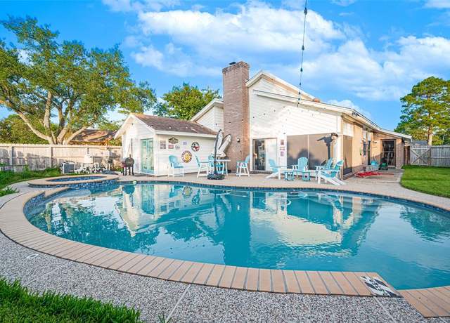 Property at 16215 Hickory Knoll Dr, Houston, TX 77059, 3 beds, 2 baths