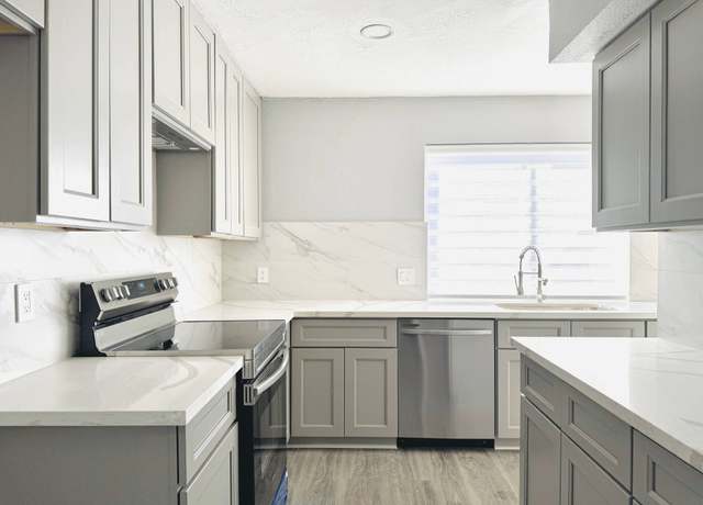 Property at 10646 Bexley Dr, Houston, TX 77099, 3 beds, 2.5 baths