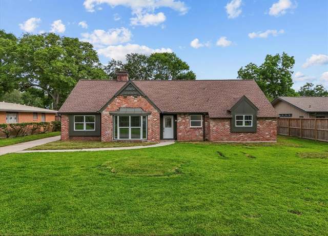Property at 110 Harborcrest Dr, Taylor Lake Village, TX 77586, 4 beds, 2 baths