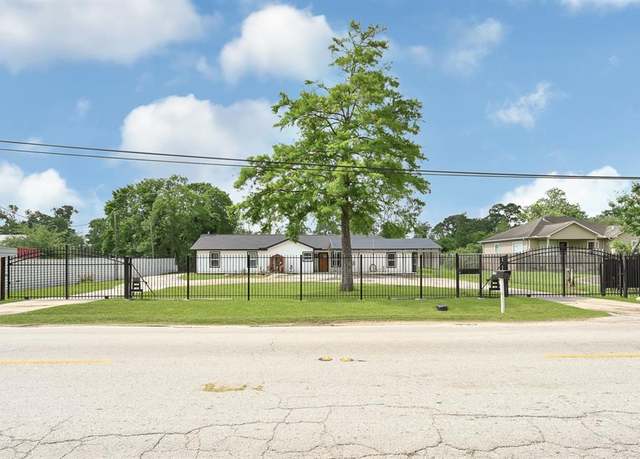 Property at 7610 Almeda Genoa Rd, Houston, TX 77075, 5 beds, 2.5 baths