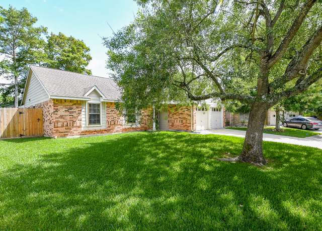 Property at 2506 Barton Ct, League City, TX 77573, 3 beds, 2 baths