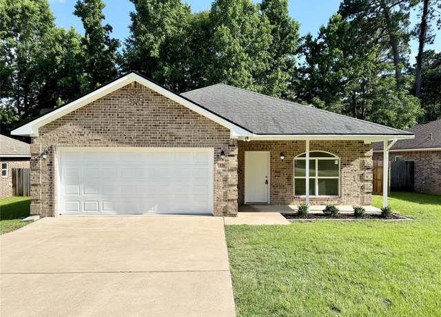 Property at 330 Green Leaf St, Huntsville, TX 77340, 3 beds, 2 baths