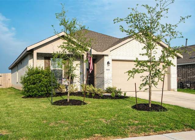 Property at 1905 Champions Dr, Navasota, TX 77868, 3 beds, 2 baths