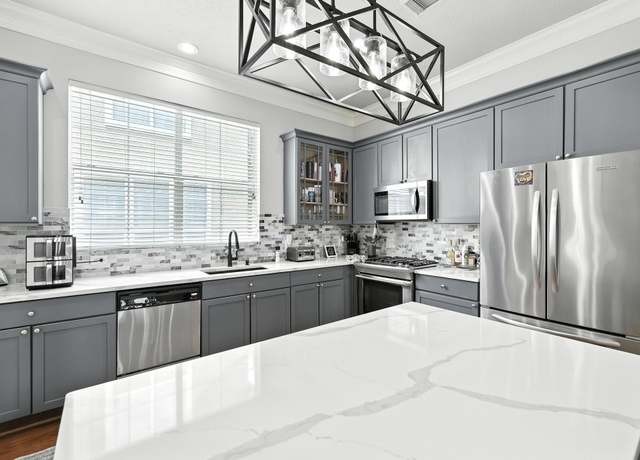 Property at 5916 Kansas St Unit B, Houston, TX 77007, 2 beds, 2.5 baths