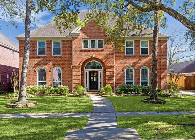 Property at 2013 Lauren Lake Dr, League City, TX 77573, 4 beds, 3.5 baths