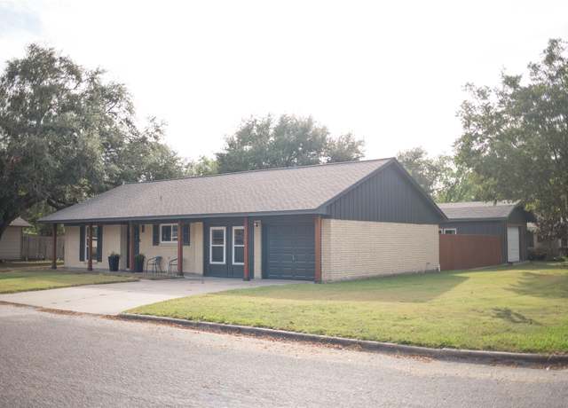 Property at 1611 5th St, Palacios, TX 77465, 4 beds, 3 baths