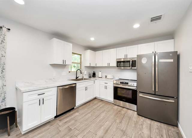 Property at 1926 Oak Manor Dr, Huffman, TX 77336, 4 beds, 2 baths