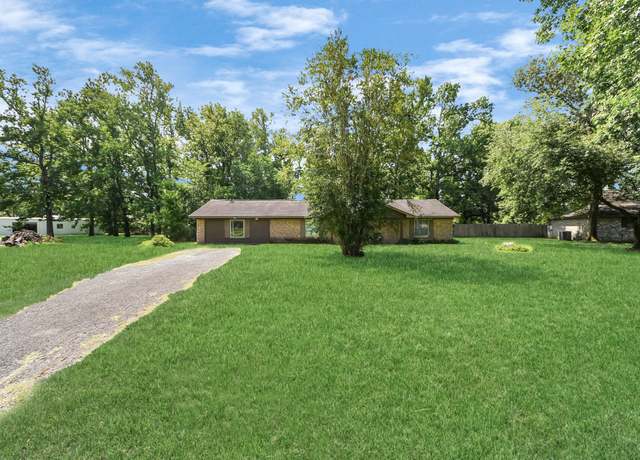 Property at 1926 Oak Manor Dr, Huffman, TX 77336, 4 beds, 2 baths