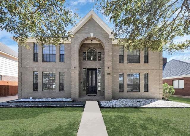 Property at 2113 Spinnaker Dr, League City, TX 77573, 4 beds, 2.5 baths