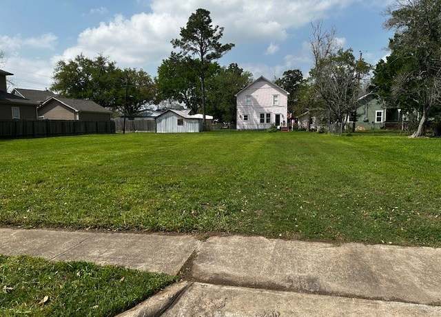 Property at 107 5th St, Sugar Land, TX 77498