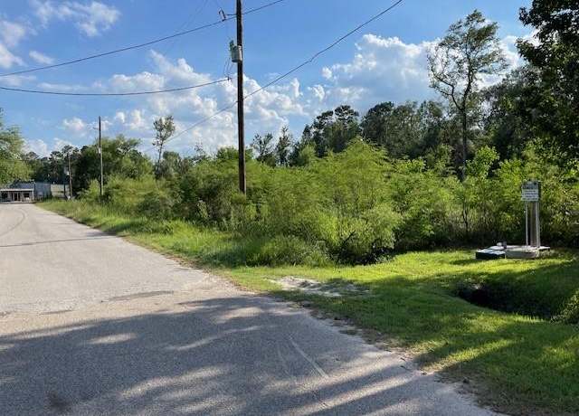 Property at 10815 Fairview Dr, Conroe, TX 77385