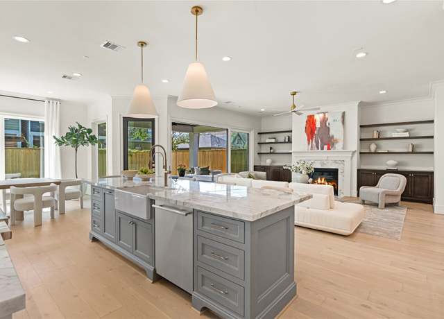 Property at 1016 Alexander St, Houston, TX 77008, 4 beds, 4 baths